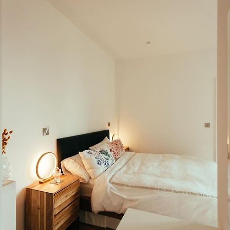3 Bedroom Penthouse With Terrace And Skyline In Battersea 런던 외부 사진
