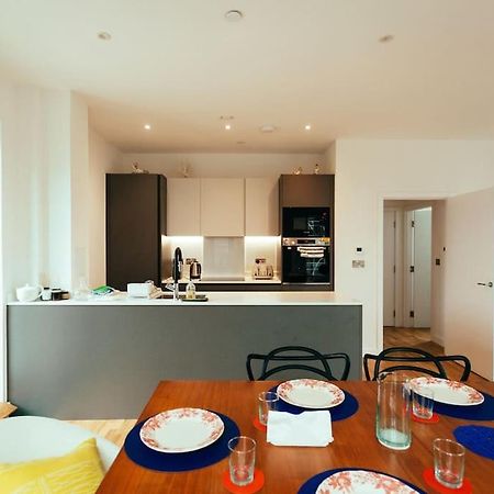 3 Bedroom Penthouse With Terrace And Skyline In Battersea 런던 외부 사진