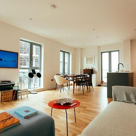 3 Bedroom Penthouse With Terrace And Skyline In Battersea 런던 외부 사진