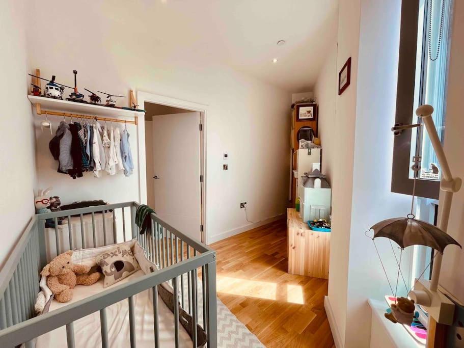 3 Bedroom Penthouse With Terrace And Skyline In Battersea 런던 외부 사진