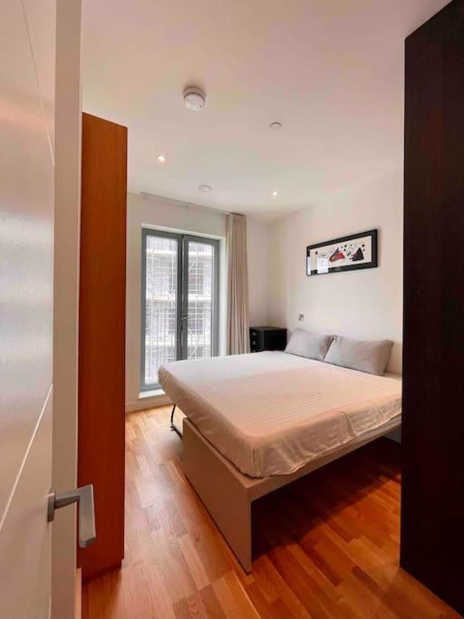 3 Bedroom Penthouse With Terrace And Skyline In Battersea 런던 외부 사진