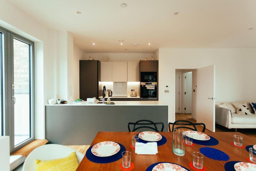 3 Bedroom Penthouse With Terrace And Skyline In Battersea 런던 외부 사진