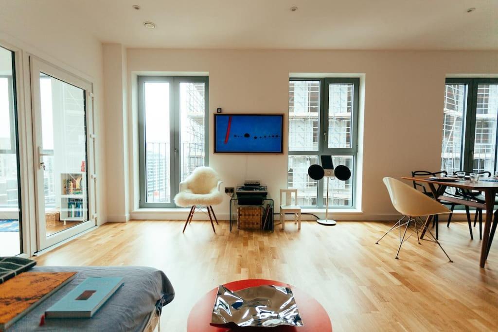 3 Bedroom Penthouse With Terrace And Skyline In Battersea 런던 외부 사진