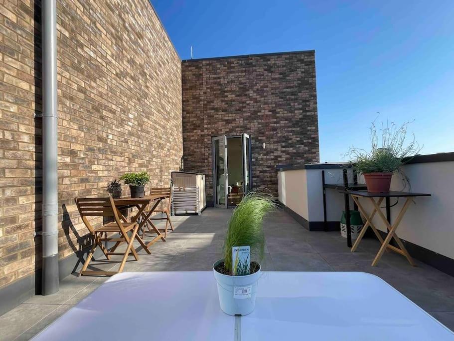 3 Bedroom Penthouse With Terrace And Skyline In Battersea 런던 외부 사진