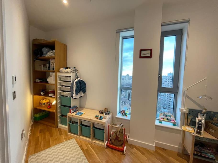 3 Bedroom Penthouse With Terrace And Skyline In Battersea 런던 외부 사진