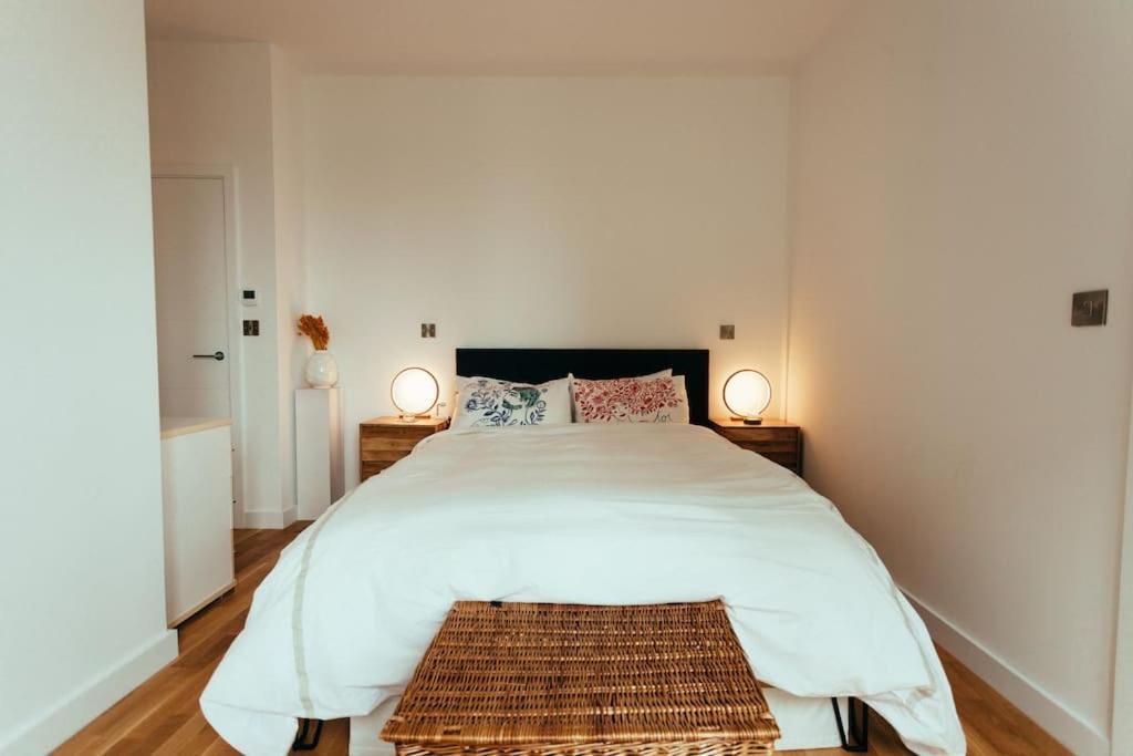 3 Bedroom Penthouse With Terrace And Skyline In Battersea 런던 외부 사진