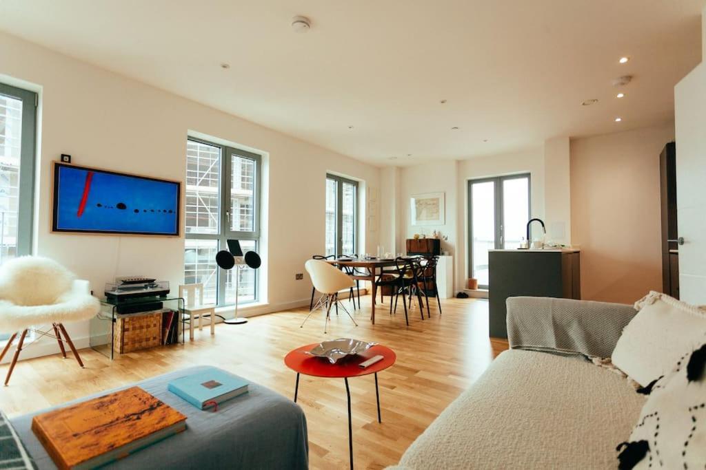 3 Bedroom Penthouse With Terrace And Skyline In Battersea 런던 외부 사진